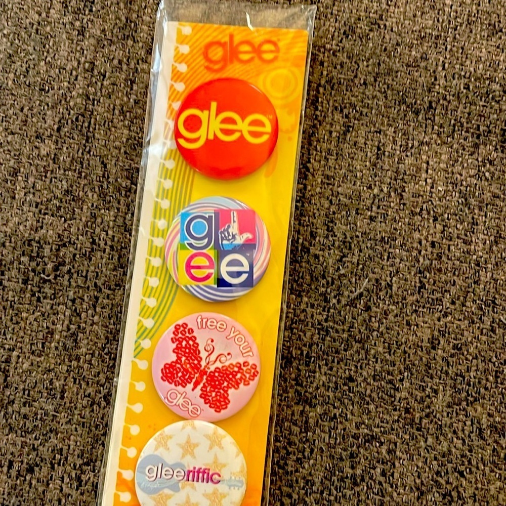 Glee 4 Button Set